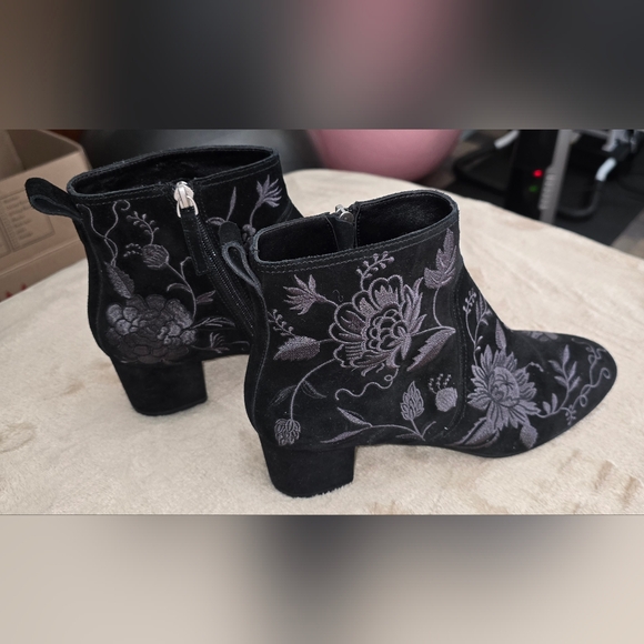 Johnny Was Floral Embroidered Black Ankle Boots Size 9 - Picture 7 of 15
